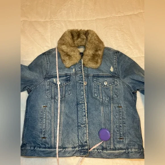 Abercrombie & fitch Denim Jacket with Faux Fur Collar - Picture 7 of 12